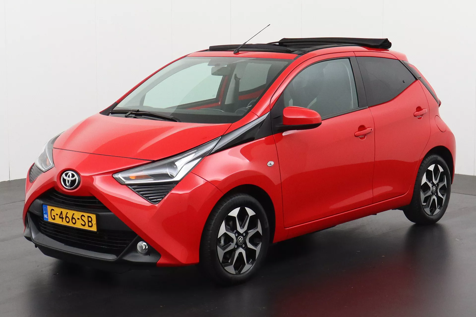 toyota aygo rood cabrio